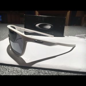 NWT Oakley Trillbe Sunglasses 🕶